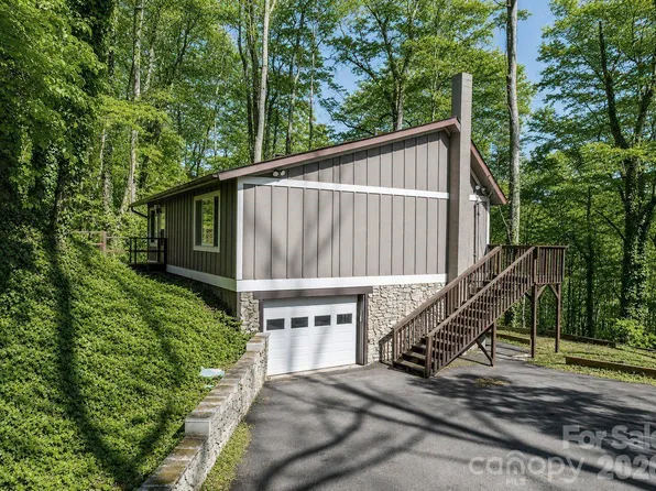 662 Locust Dr, Maggie Valley, NC 28751