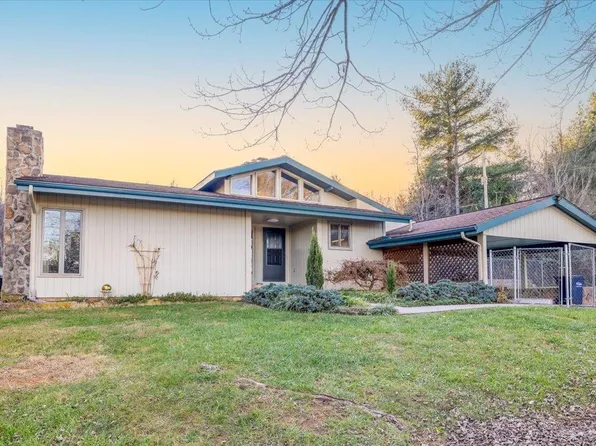 4195 Piney Woods Rd, Christiansburg, VA 24073