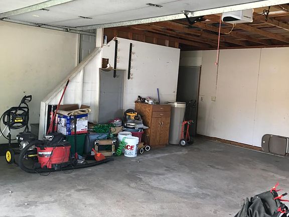 2.5 Car Garage