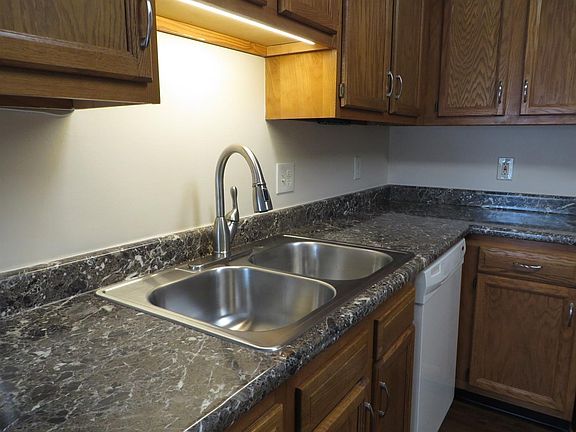 5th image of 945 Joy Dr
