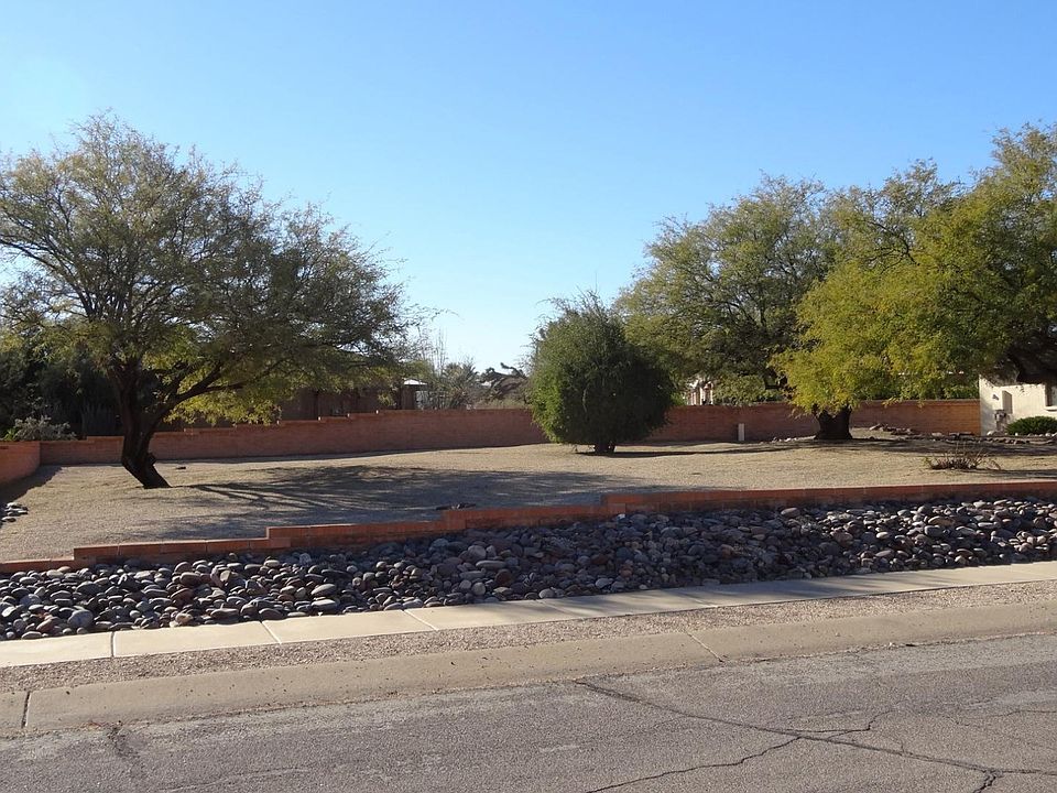 1st image of 1021 N Avenida Cabeza De Elefante