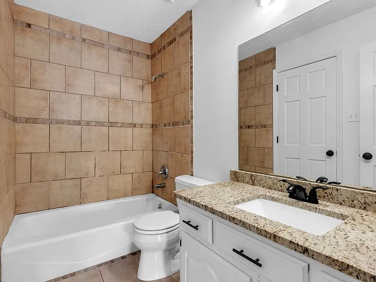7347 Richmond Rd — Photo 15