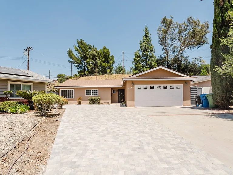 9540 Debra Ave — Photo 1