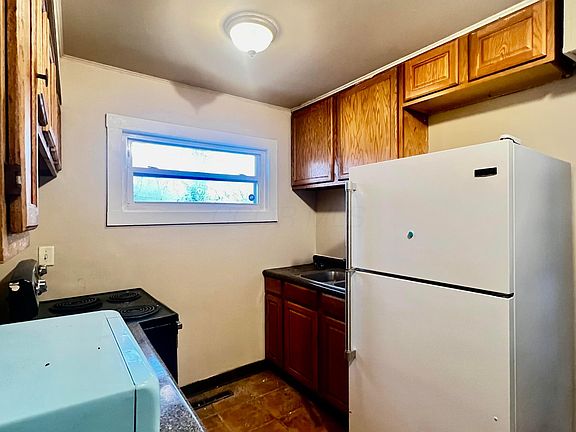 5th image of 2364 Brentnell Ave