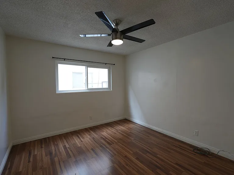 11915 Manor Dr — Photo 15