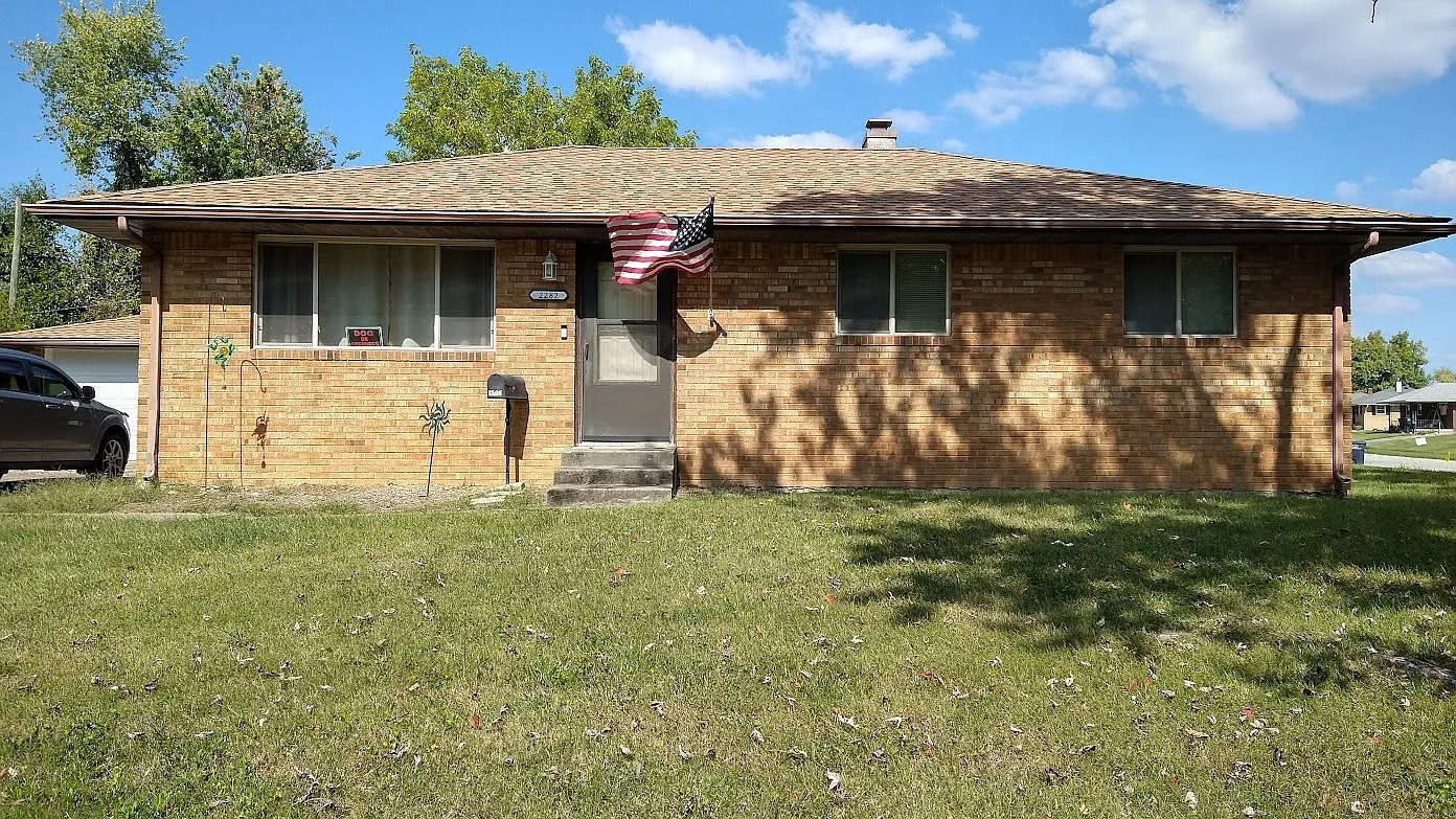 2282 Mann Dr photo 1