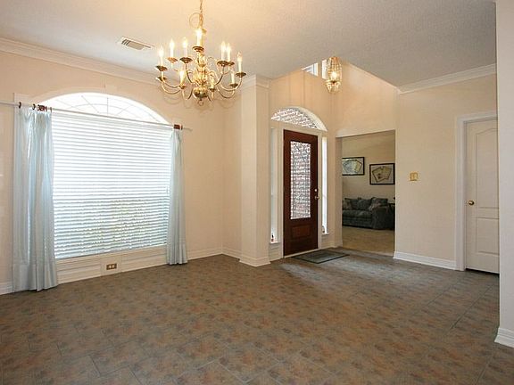 3rd image of 1302 Silverleaf Dr