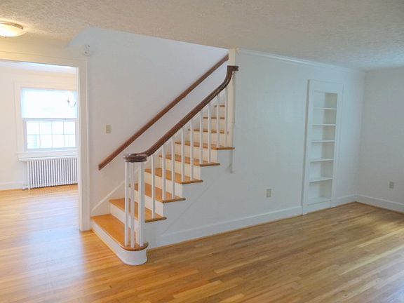 4th image of 202 Macarthur Ave