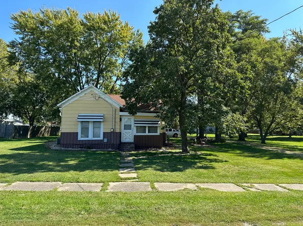 409 N Mill St, Camargo, IL 61919