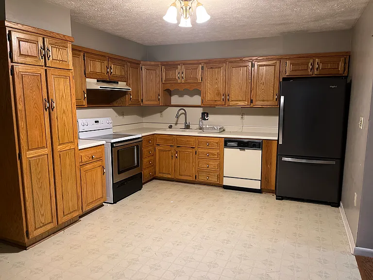 594 Halifax Dr — Photo 17