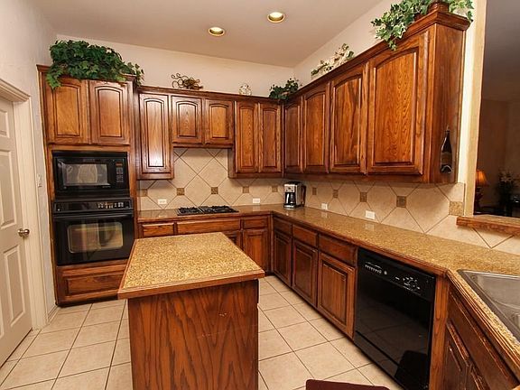 5th image of 64 Emerald Pond Dr