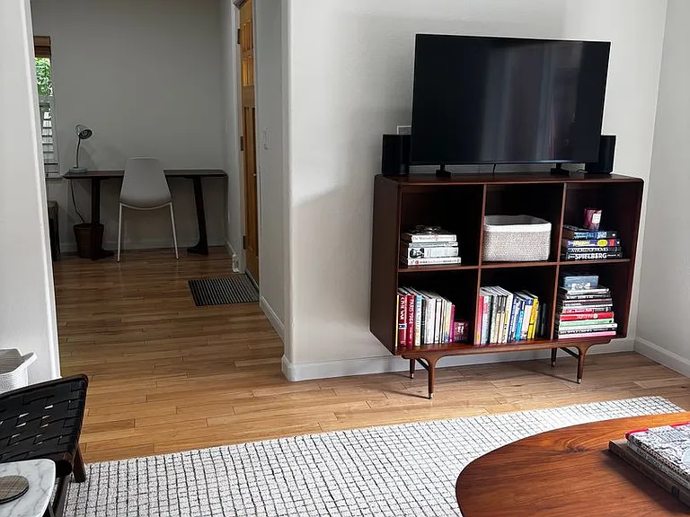 139 NW Broadway St — Photo 20
