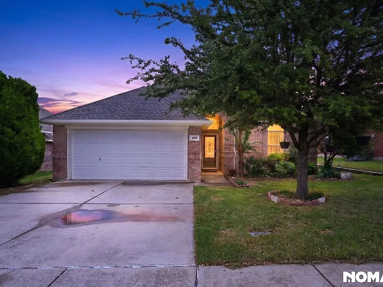 409 Lois Ln — Photo 2