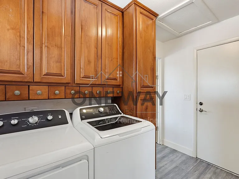 5749 S Farmer Ave — Photo 33