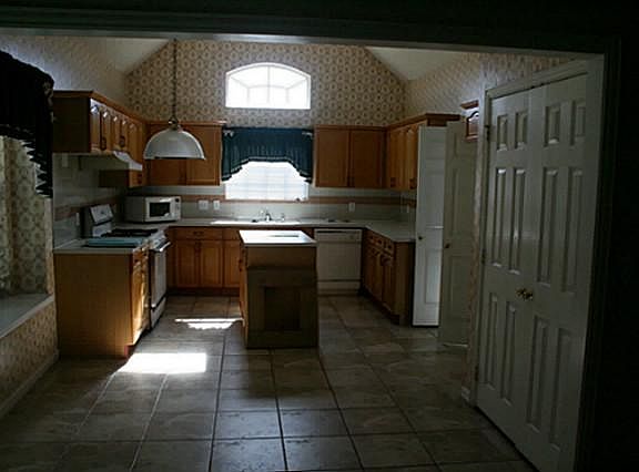 5th image of 2709 Carnation Dr
