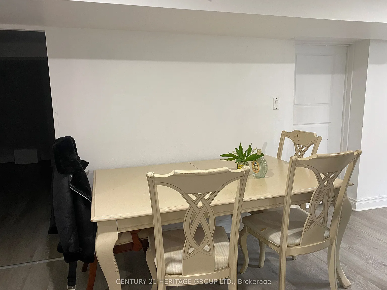3 bed, $2,100 — Photo 2
