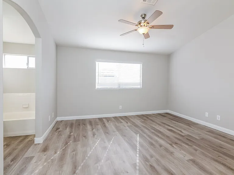 2037 Madica Ave — Photo 10