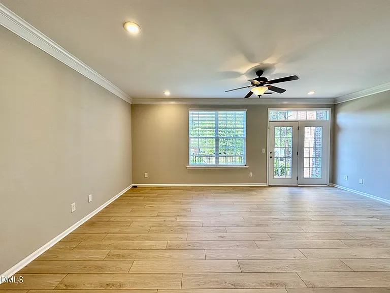 323 Longchamp Ln — Photo 13