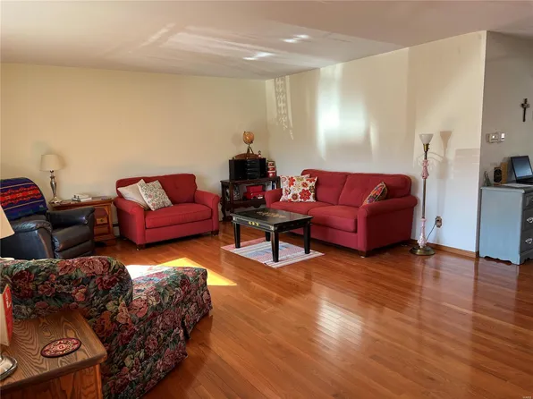409 E Walton St, Warrenton, MO 63383