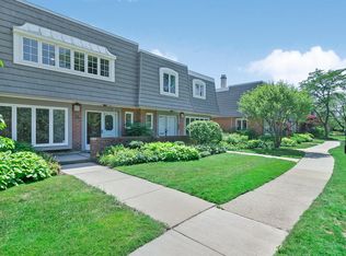1364 Orleans Cir, Highland Park, IL 60035