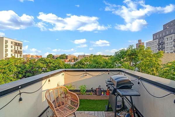 Rented by Brownstone Property Group | media 15