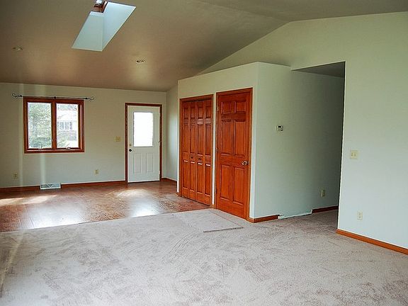 3rd image of 400 King Olavs Ln
