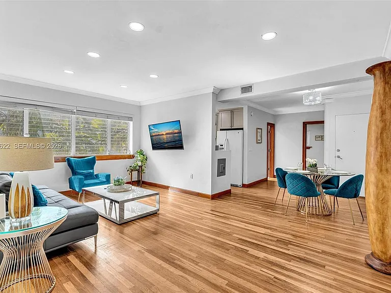 10004 E Bay Harbor Dr #9 — Photo 1