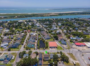 907 Cedar St, Beaufort, NC 28516