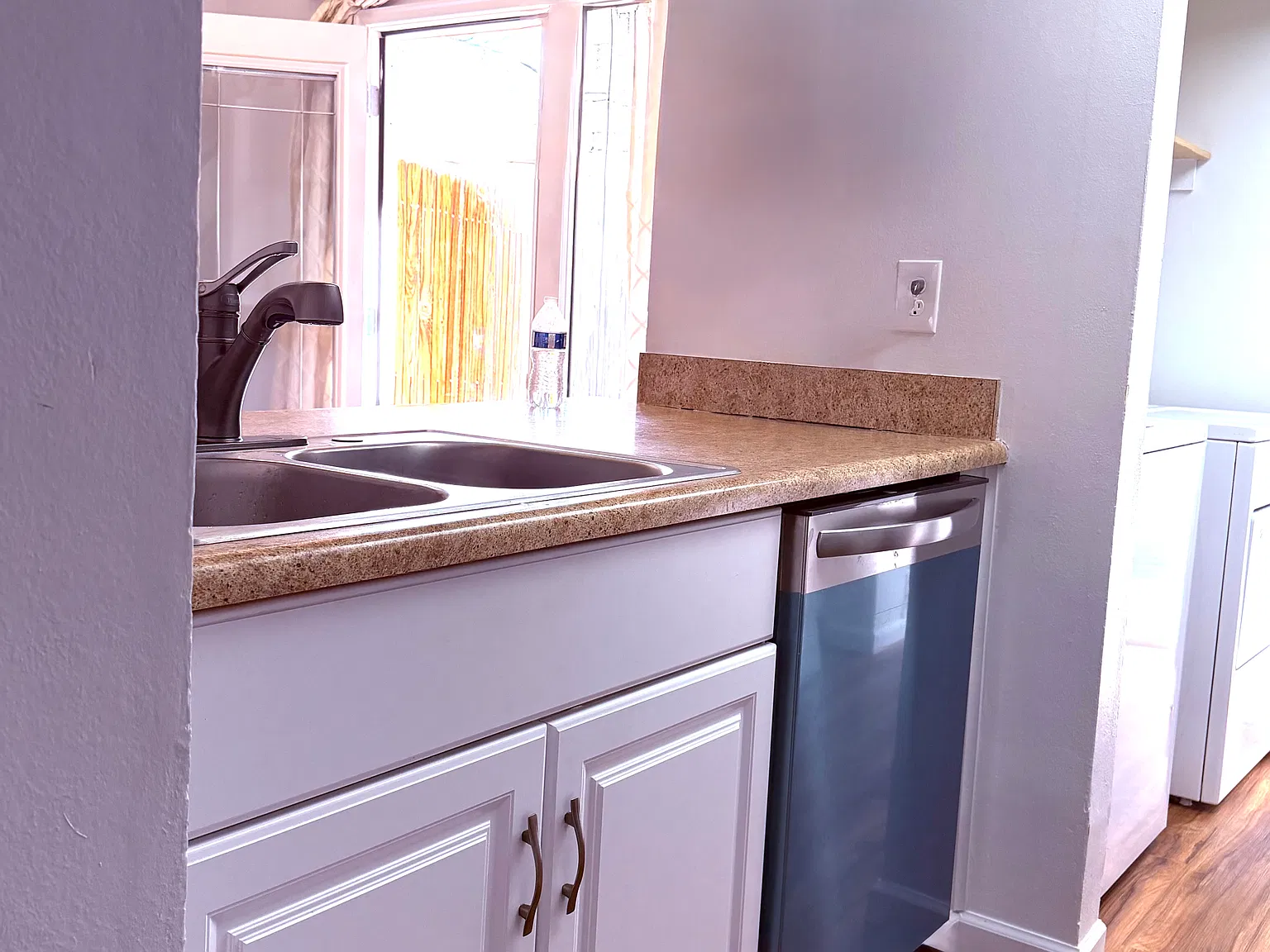 2 bed, 1.5 bath, 1034 sqft, $1,900 — Photo 2