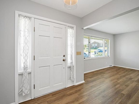 5th image of 115 Elwood Ave