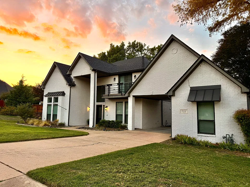 721 Sunkist Ln