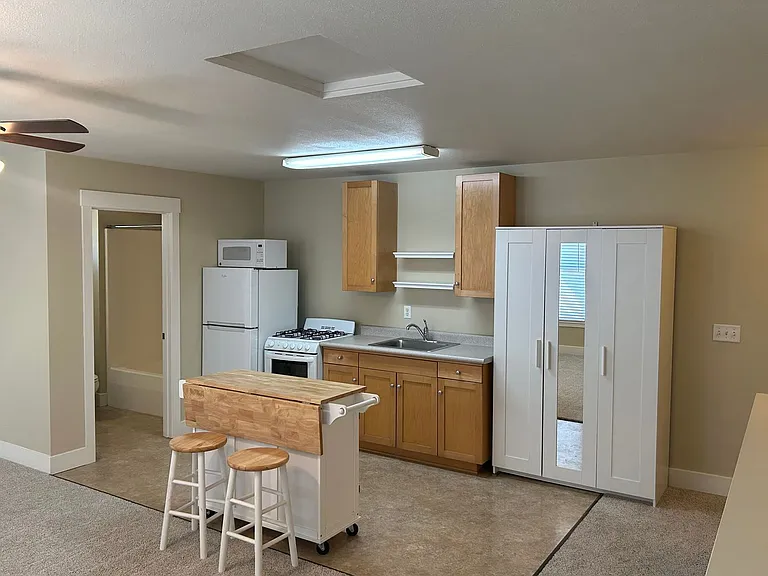 1821 Roth St #B — Photo 5