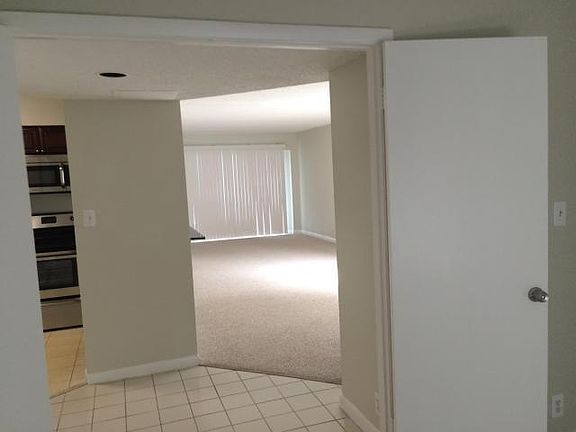 3rd image of 1408 The Pointe Dr