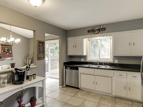 4th image of 6409 Edgemont Cir N