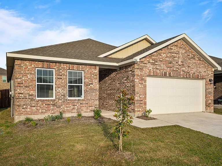 766 Camden Dr — Photo 49