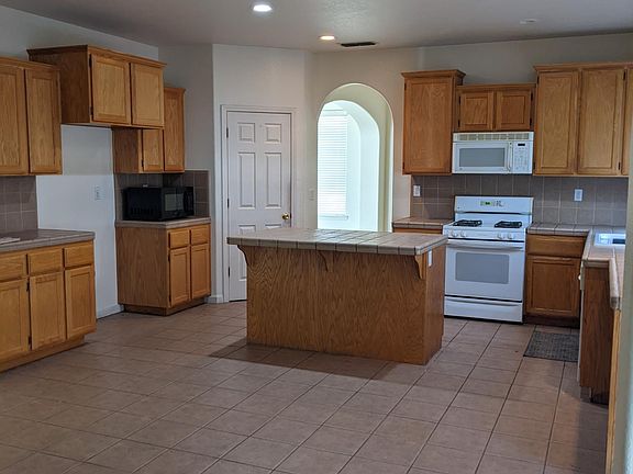 2nd image of 3331 Tenaya Ln