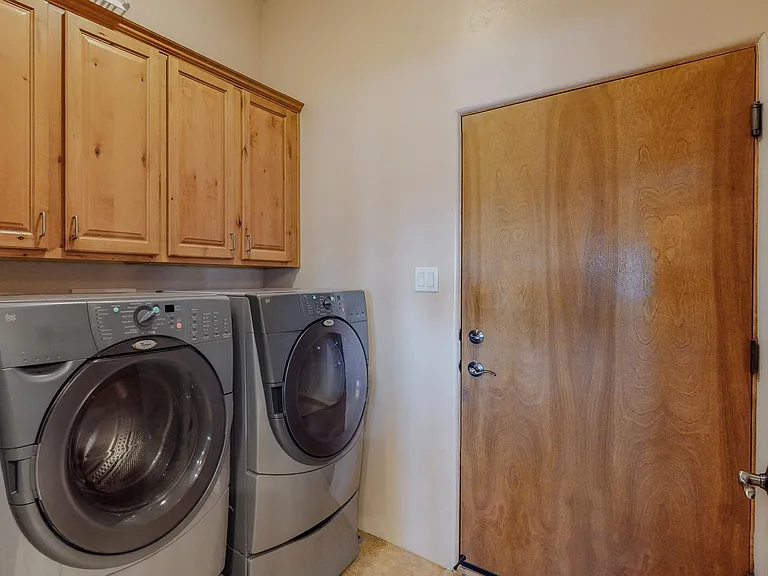 3106 Octavia Ct NE — Photo 54