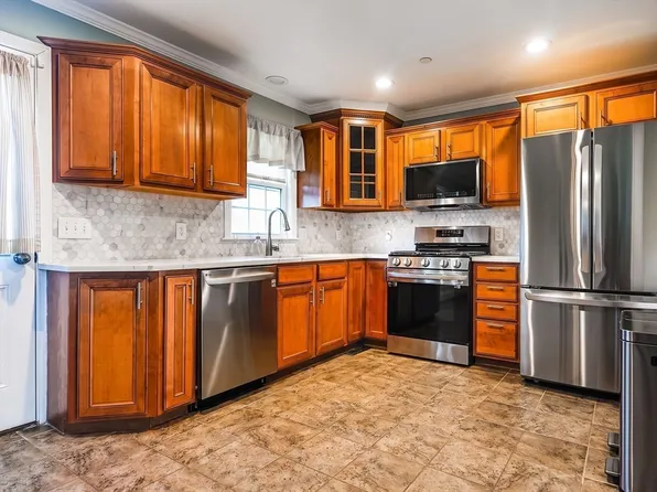 40 Winchester Ln Unit 15, Fall River, MA 02721