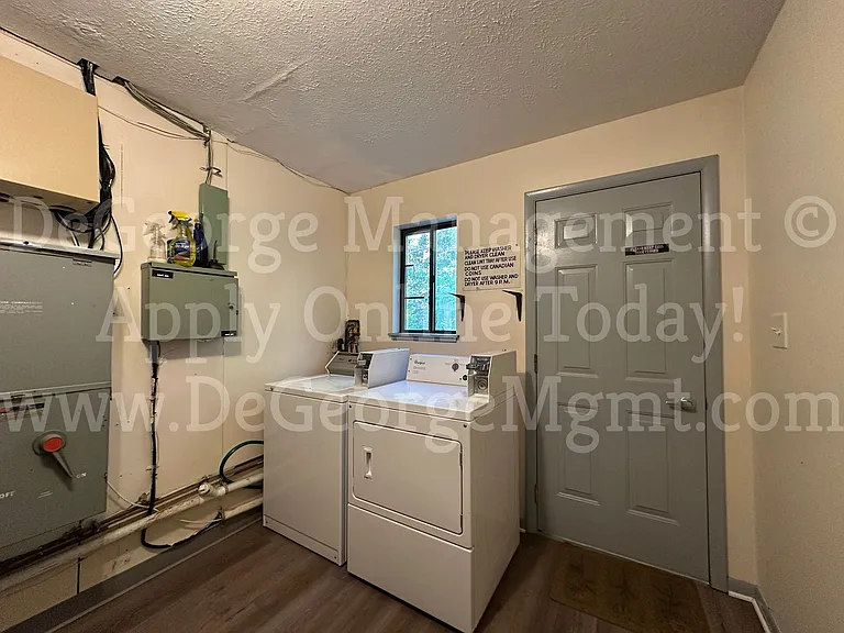Parkway Apartments — Photo 21
