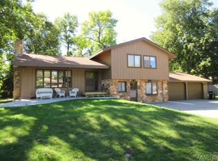 1505 E Spearfish Dr, Brandon, SD 57005