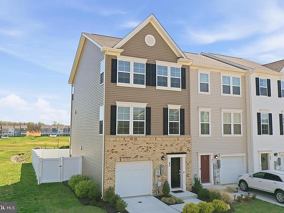 2nd image of 47 Arsberg Dr