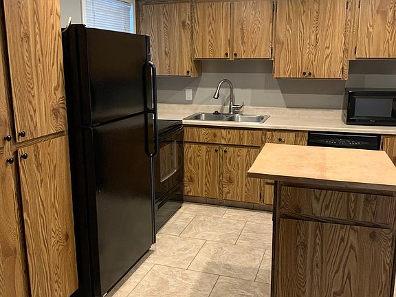 5th image of 424 N Country Club Way