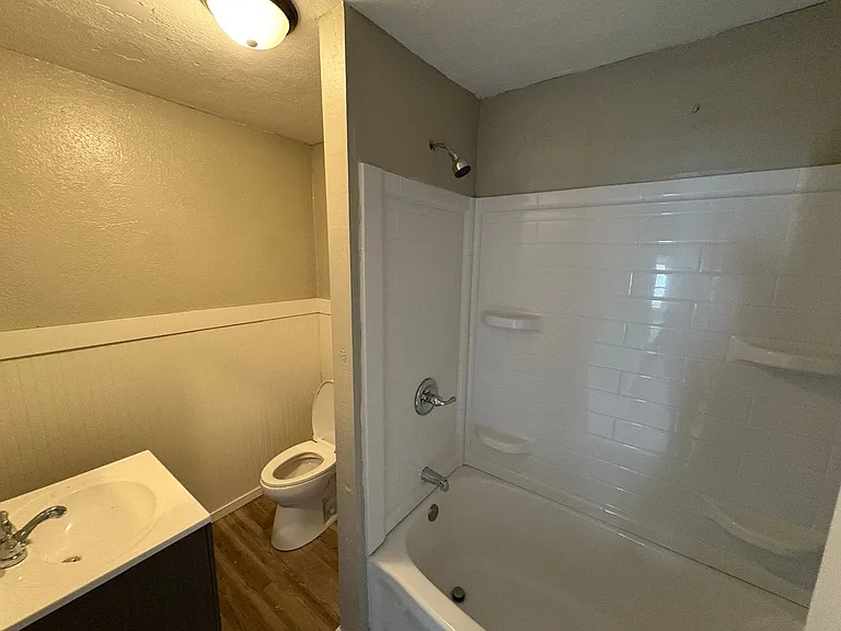 4224 Fairview Dr — Photo 12