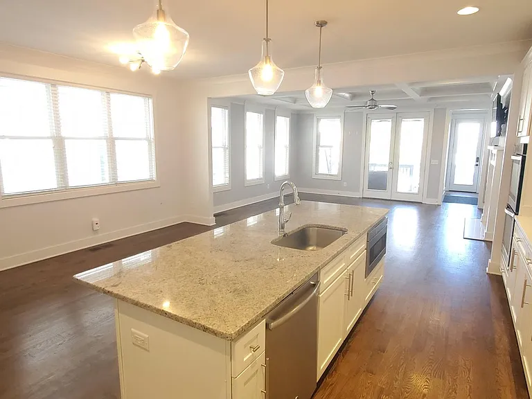 1020 Argyle Ave — Photo 25