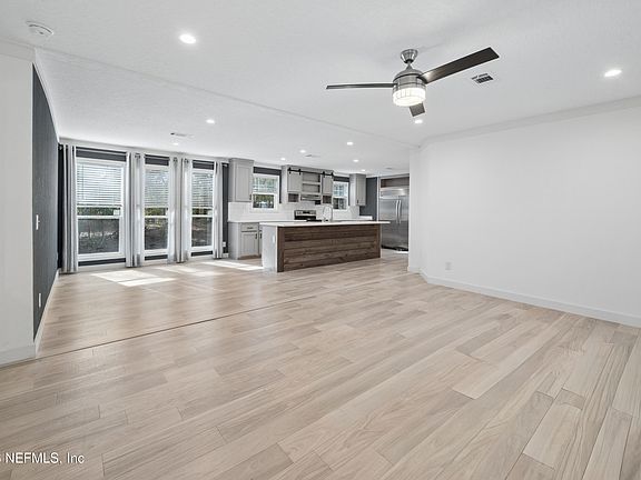 3rd image of 7577 HOT SPRINGS Court