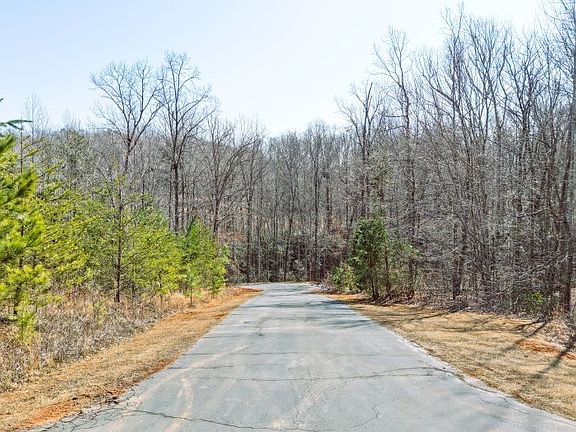 4th image of 8 Gabriel Ln