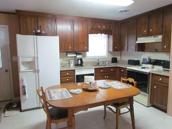Kitchen w/ all wood cabinets