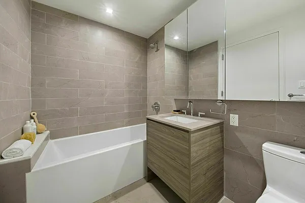 Rented by Monarch Realty Group | media 17