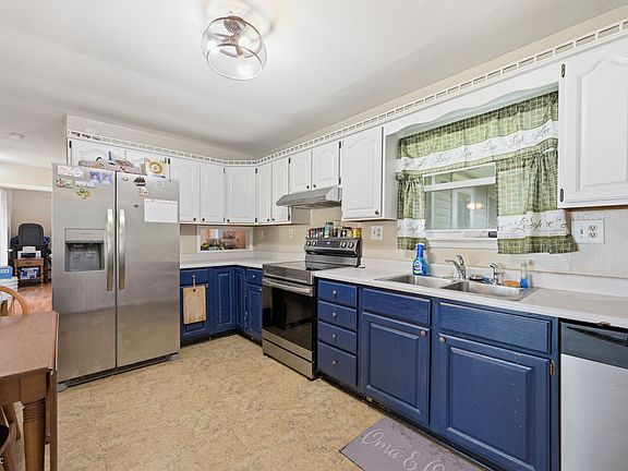 5th image of 725 Wilson St