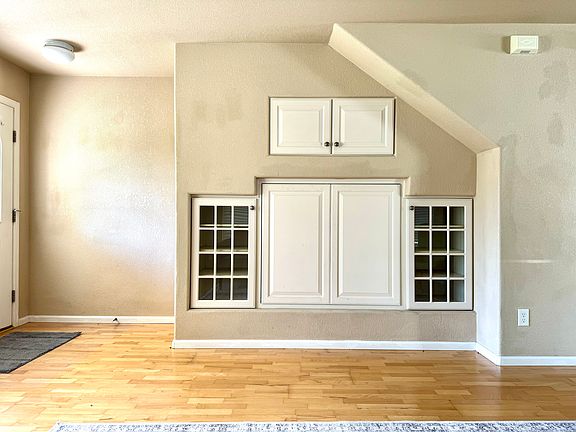 3rd image of 5074 Cathay Ct